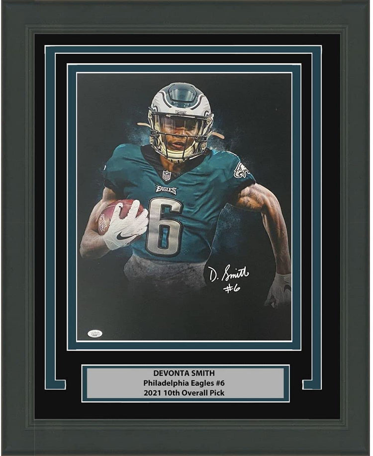 Framed Autographed/Signed DeVonta Smith Philadelphia Eagles 16x20 Football Photo JSA COA